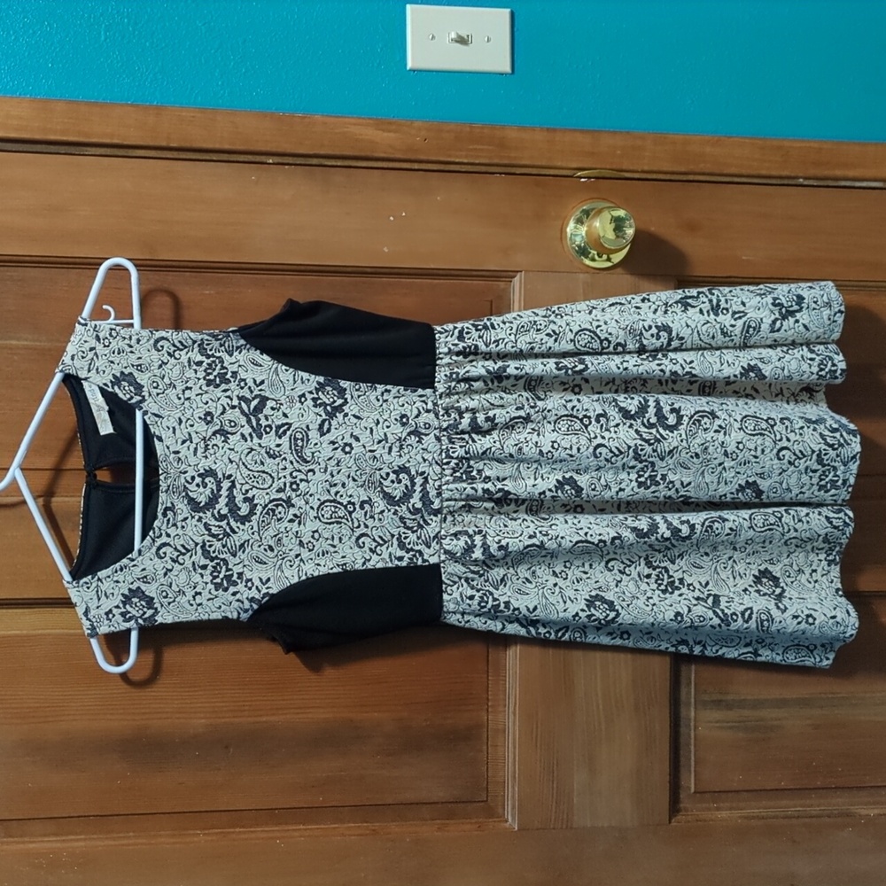 Black and white fit and flare cotton blend dress